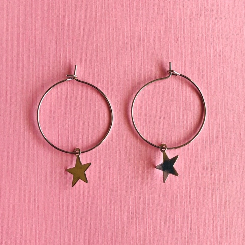Small silver star hoop earrings 🌟